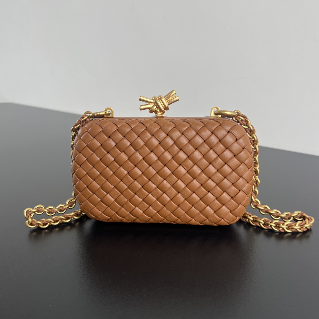 Knot Padded Intreccio Leather Clutch With Chain Caramel